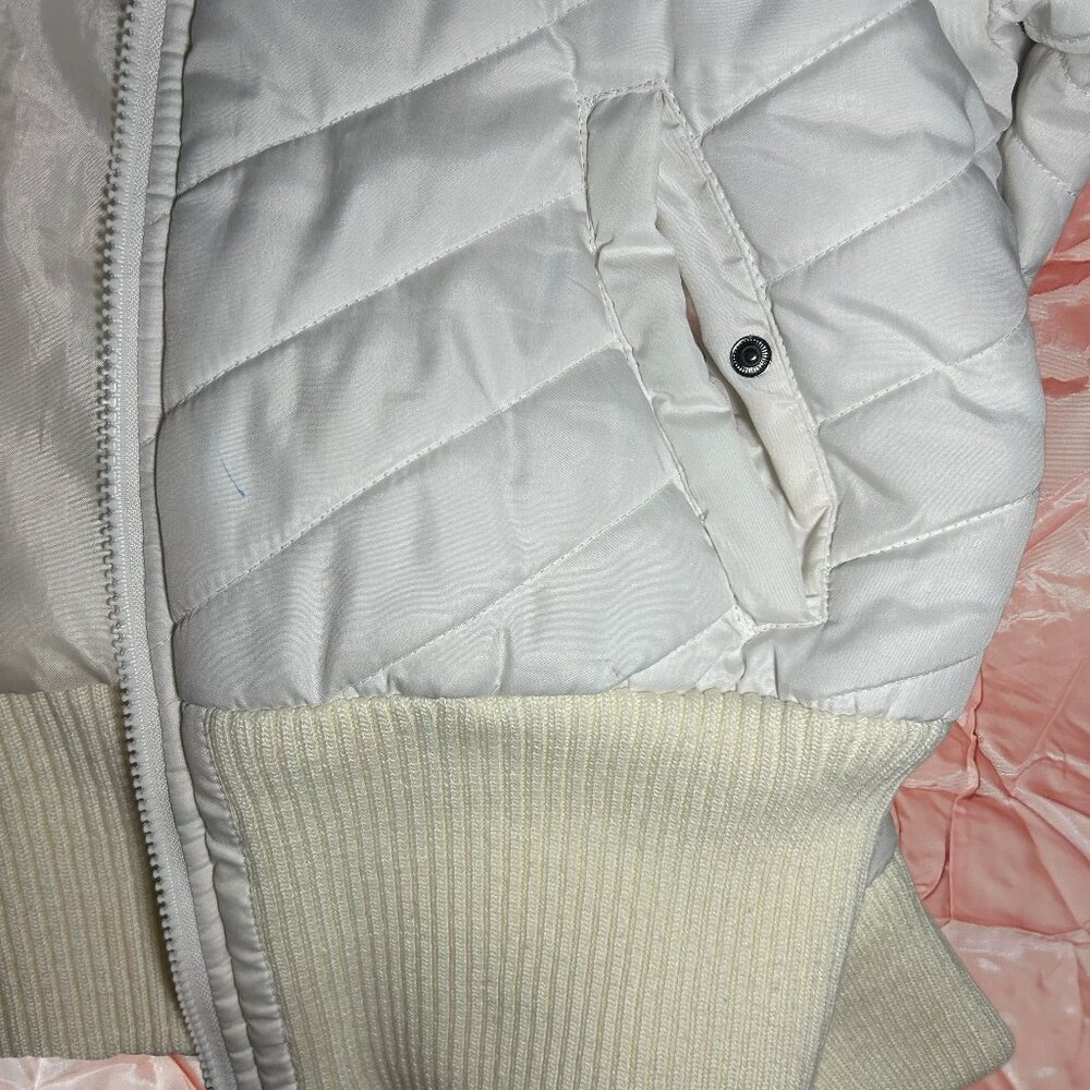 Hooded White Cropped Puffer Jacket with Faux Fur Trim - Picture 8 of 9